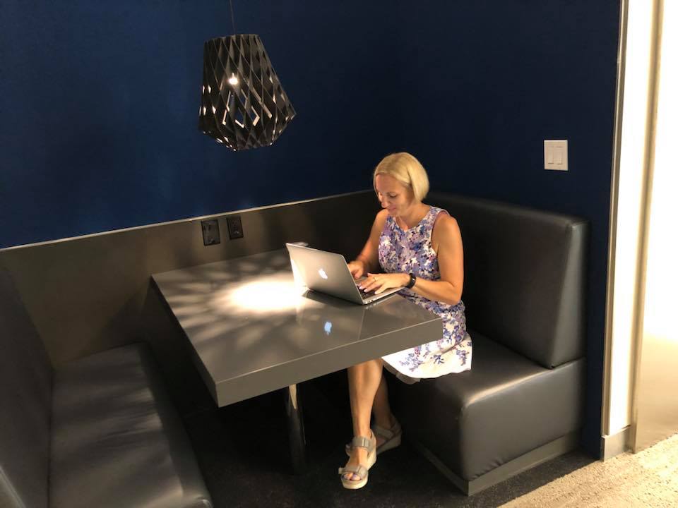 39894726_1801852646536193_2638252514188722176_n